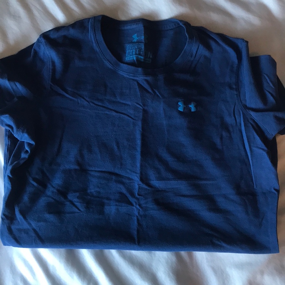 Navy blue under armour workout shirt